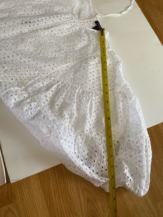 Girls' White Eyelet Puff-Sleeve Dress - Picture 5 of 17